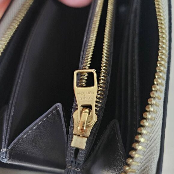 Louis Vuitton Taurillon portefeuille Comete long zip wallet - Picture 7 of 13